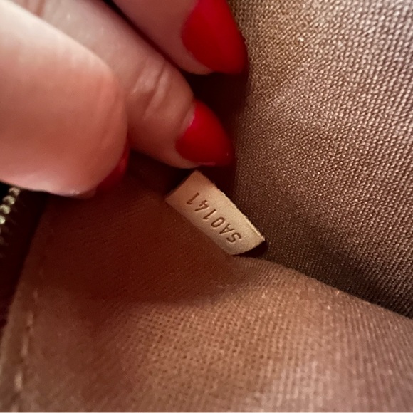 Authentic Louis Vuitton Batignolles - Picture 4 of 9